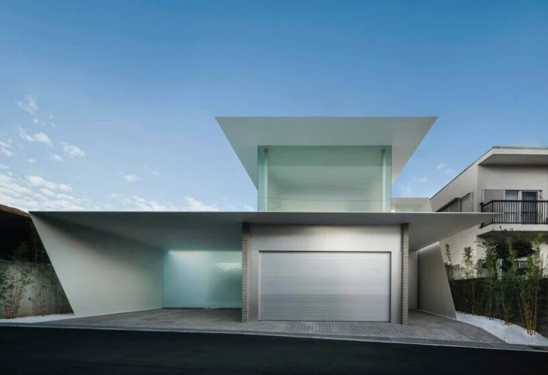 Дом архитектора Куботы в Японии из белого бетона и матового стекла
