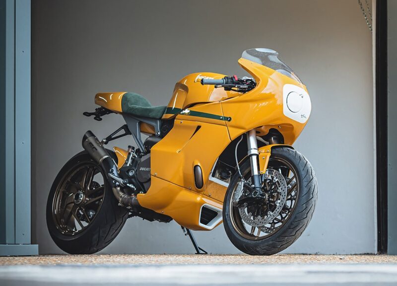 Ducati Monster 1200 от deBolex